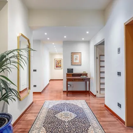 Porta Venezia, Elegant Apartment Milan